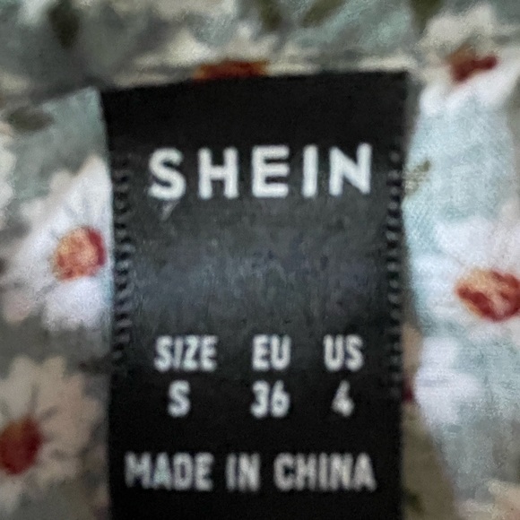 Beautiful Womens Blouse , floral pattern - Picture 2 of 3